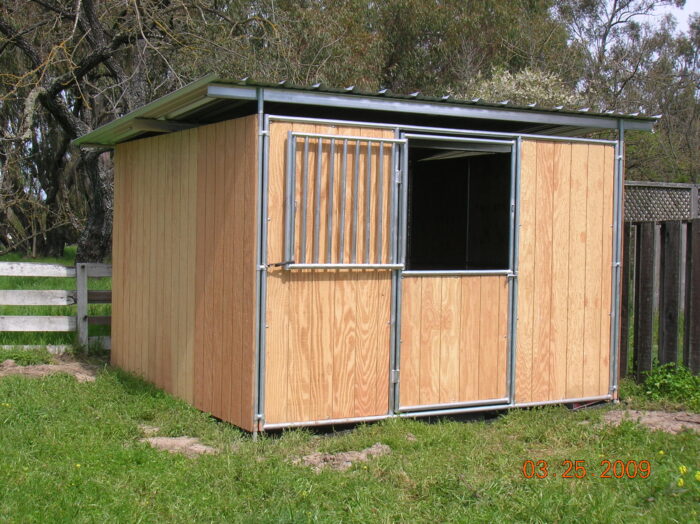 12'x12' Basic Shelter With Stall Front