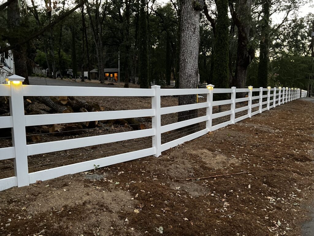 4 rail vinyl fence