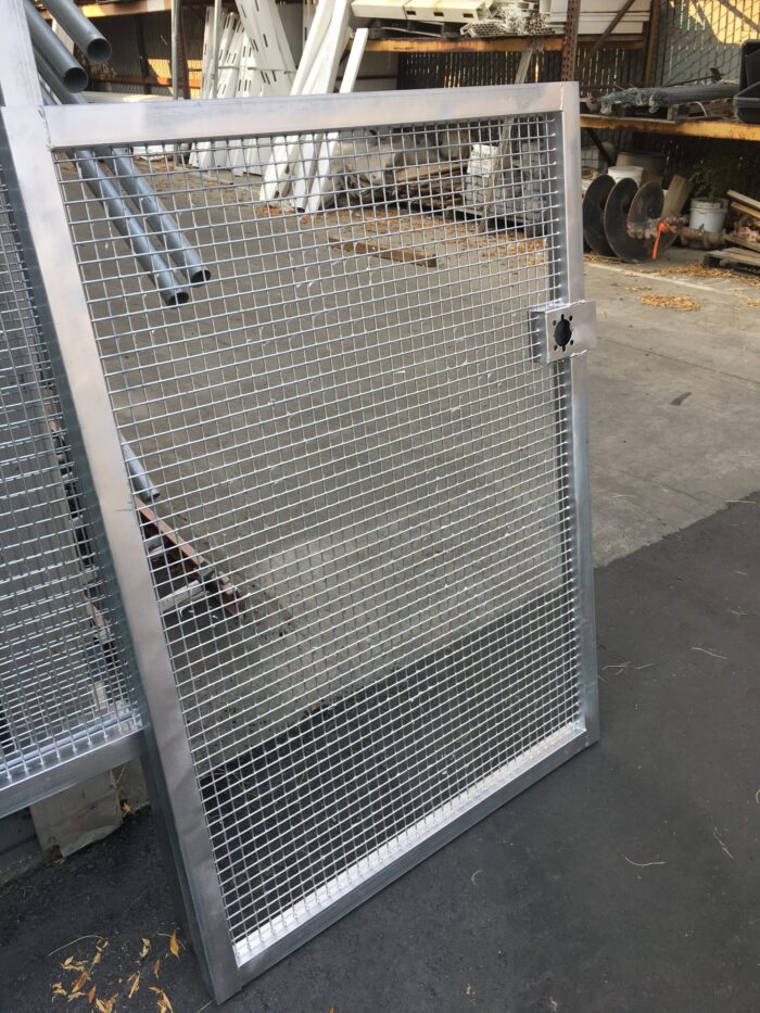 1x1 mesh square tube gate