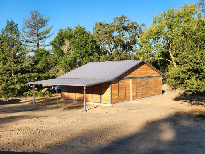 4 stall T&G barn with overhang