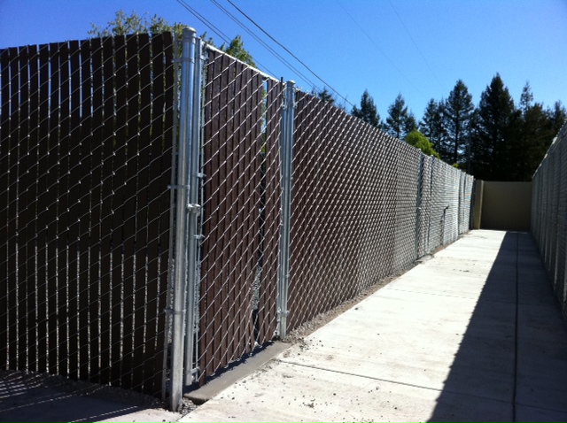 privacy chain link fence